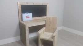 bouwpakket speeltafel 100x110x40 met krijtbord gebruikt steigerhout met 1 stoel