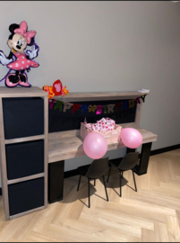 Speeltafel met vakkenkast