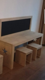 speeltafel 150x110x40 met 2 krukjes