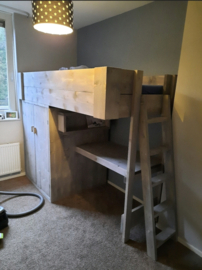 Hoogslaper met grote kast en bureau 995euro