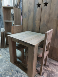Tafeltje 60x60x60 met 2 stoeltjes