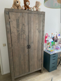 Steigerhouten kast