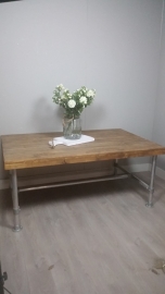 steigerhouten tafel met steigerbuis