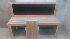 bouwpakket speeltafel met krijtbord gebruikt steigerhout 150x110x40 met 1 stoeltje
