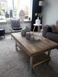 Steigerhouten tafel met steiger buizen