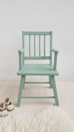 Vintage stoel voor peuter – hout – Celadoon – restyle