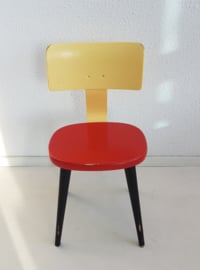 Peuter stoel – geschilderd hout - geel, rood, zwart  - vintage