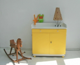 Commode / dressoir van hout – vintage-geel - jaren 50/60