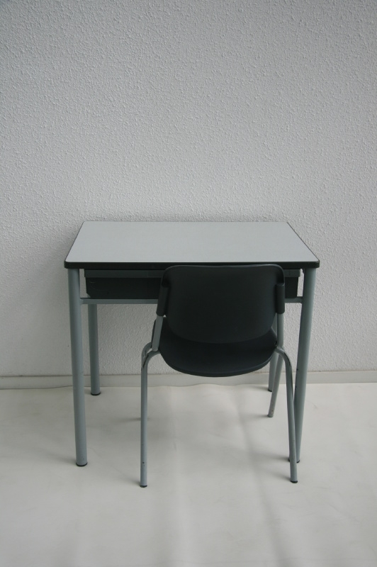 Schoolset tafel en stoel voor kind retro zitten verkocht Studio