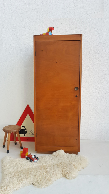 Vintage – houten kastje met legplanken