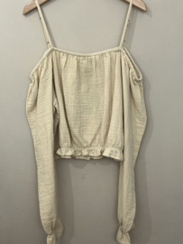 ONLY OFF SHOULDER RUFFLE CREME
