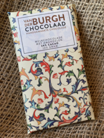 Van der Burgh - 34% Melkchocolade met amandel