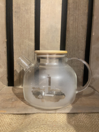 Theepot met Juttersthee en bijpassende glazen klein