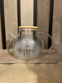 Theepot met Juttersthee en bijpassende glazen klein