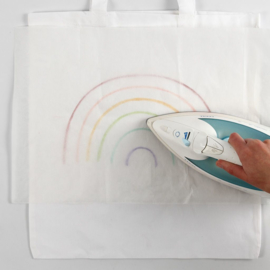 Knutseltip: Hoe versier je een katoenen tas met Textielstiften en Rub-on Stickers