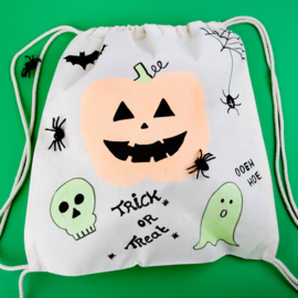 Knutselidee: Halloween Trick of Treat Rugzak - Glow in the Dark