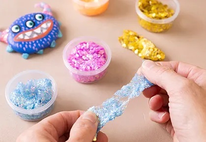 Knutselen met Glitter Clay