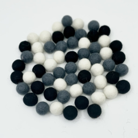 Viltballetjes -  Mix - Zwart/wit/grijs 2,2cm - 70 stuks