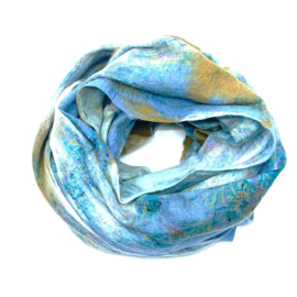 Vilten Sjaal - op Sarizijde -Wit Olijf Zachtblauw - 200 x 40 cm - Fairtrade