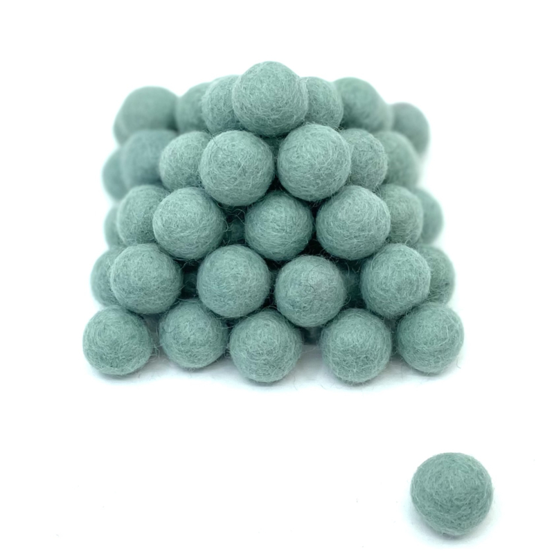 Viltballetjes -  Grijs Mint - 2,2 cm - 100% Wolvilt - Fairtrade product  (per 10 stuks)