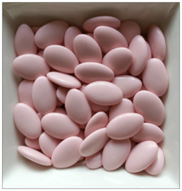 Chocolade dragees (suikerbonen) licht roze