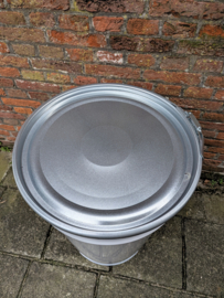 65 liter dekselvat wit outlet druppels (conisch)