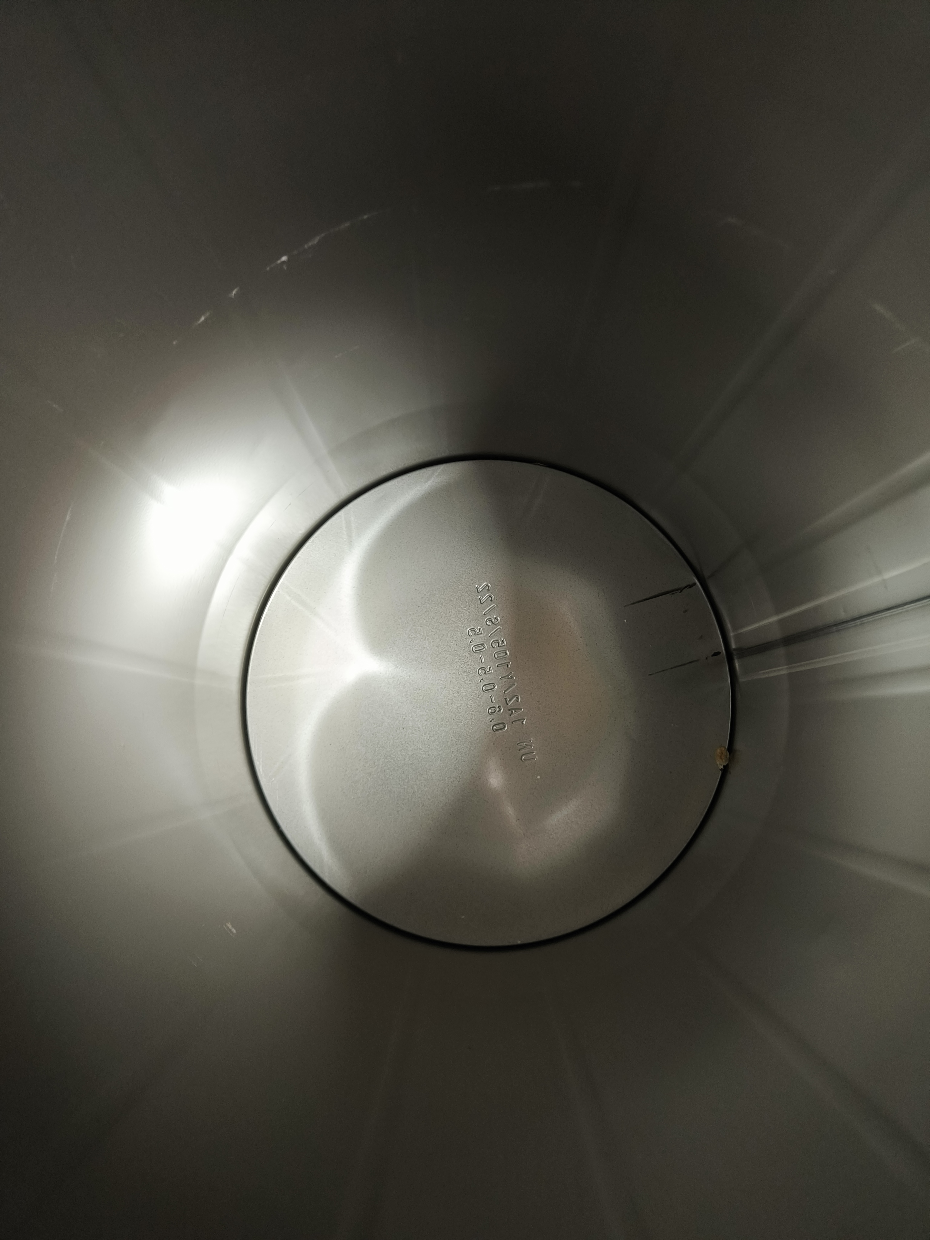100 liter dekselvat conische zwart, deukje