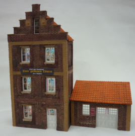 RT35248 1:35 RT-Diorama European Housefront  Incl. lasered door and windows