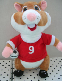 Hamster knuffel rood met voetbal | Albert Heijn