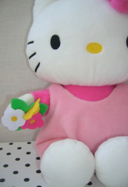 Hello Kitty knuffel met bloemen | Sanrio