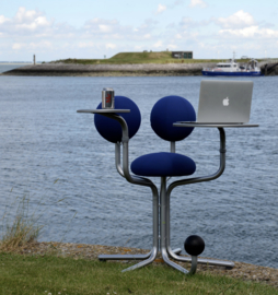 Globe Tree, stoel met werktafel