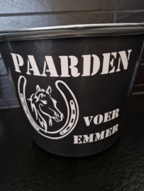 Paarden voeremmer