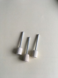 Hardvilt polijststift rond 10 mm diameter met een 3 mm stalen schacht per 3 stuks.