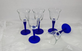 5 Wijnglazen met blauwe voet