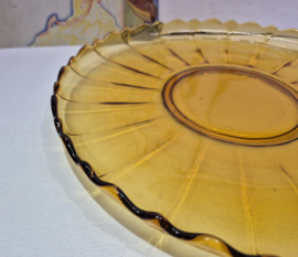 Gele persglas schaal