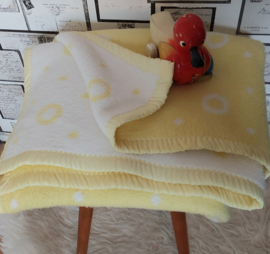 Geel-witte baby deken