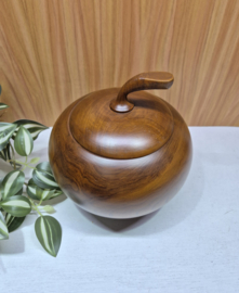 Grote appel van hout