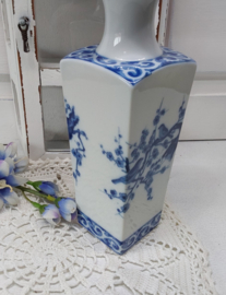Porseleinen vaas met Japanse afbeeldingen