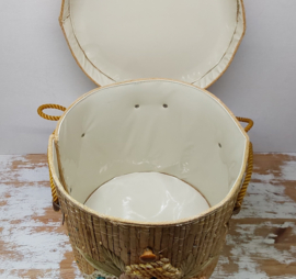 Vintage mand met raffia