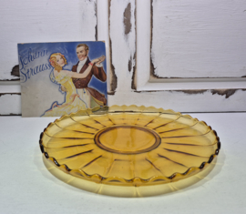 Gele persglas schaal