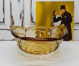 Geel persglas schaal
