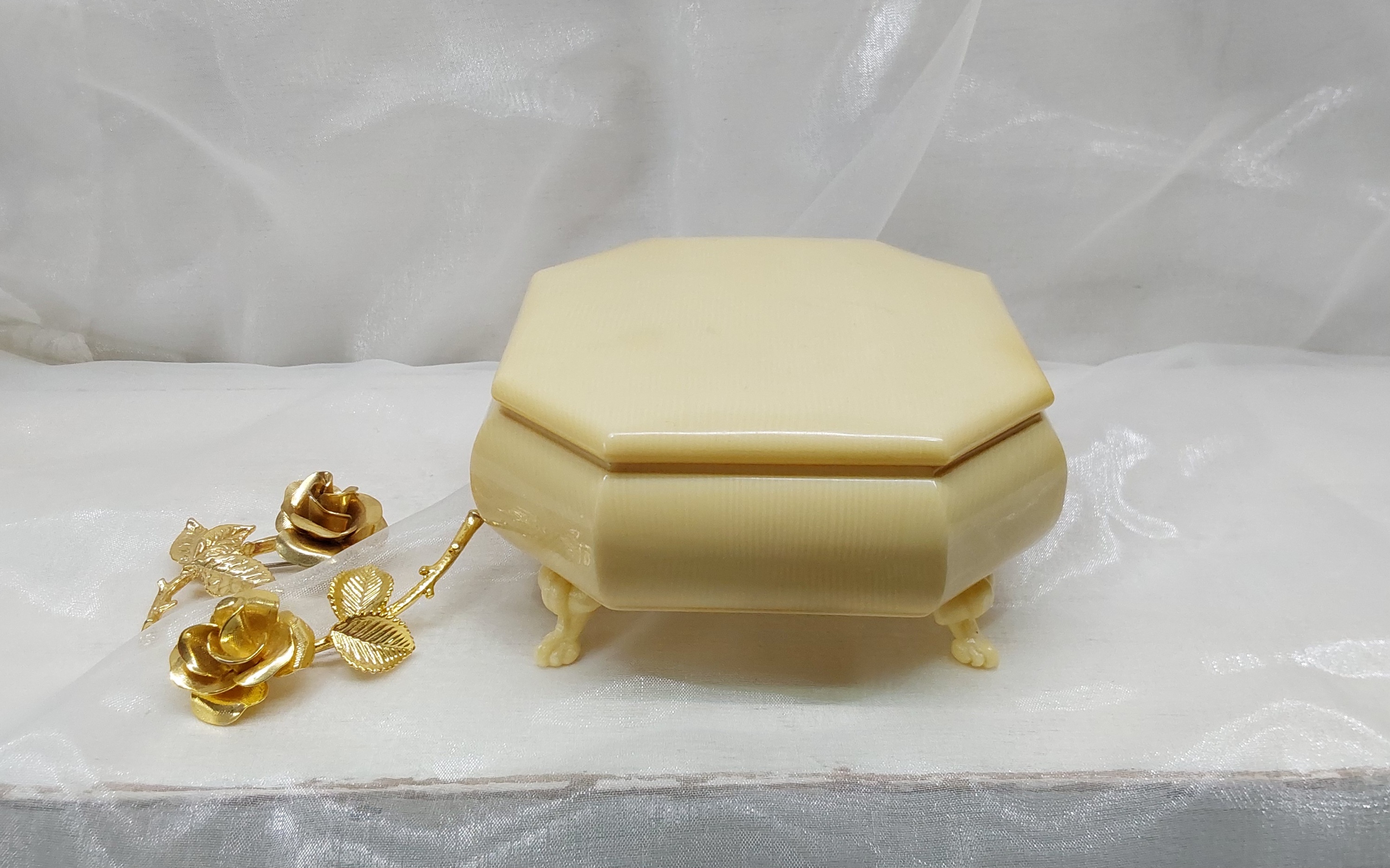 French Ivory sieradendoosje