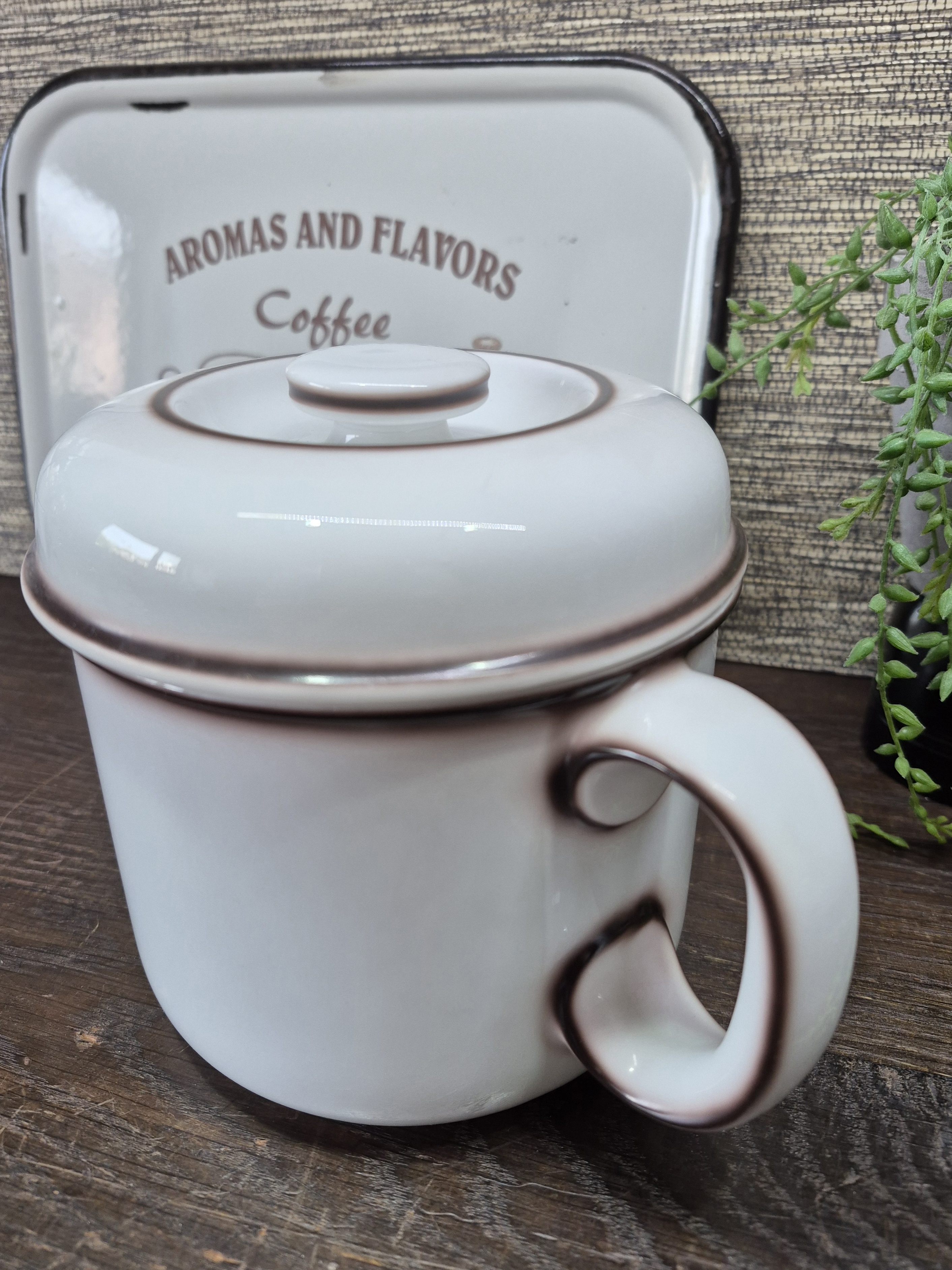 Theepot, Scandic shadow Thomas