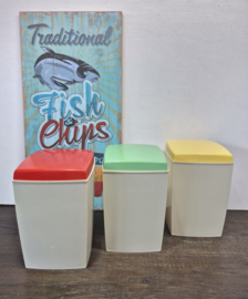 3 kunststof voorraad bussen