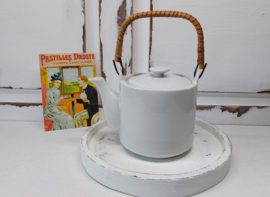 Witte porseleinen theepot