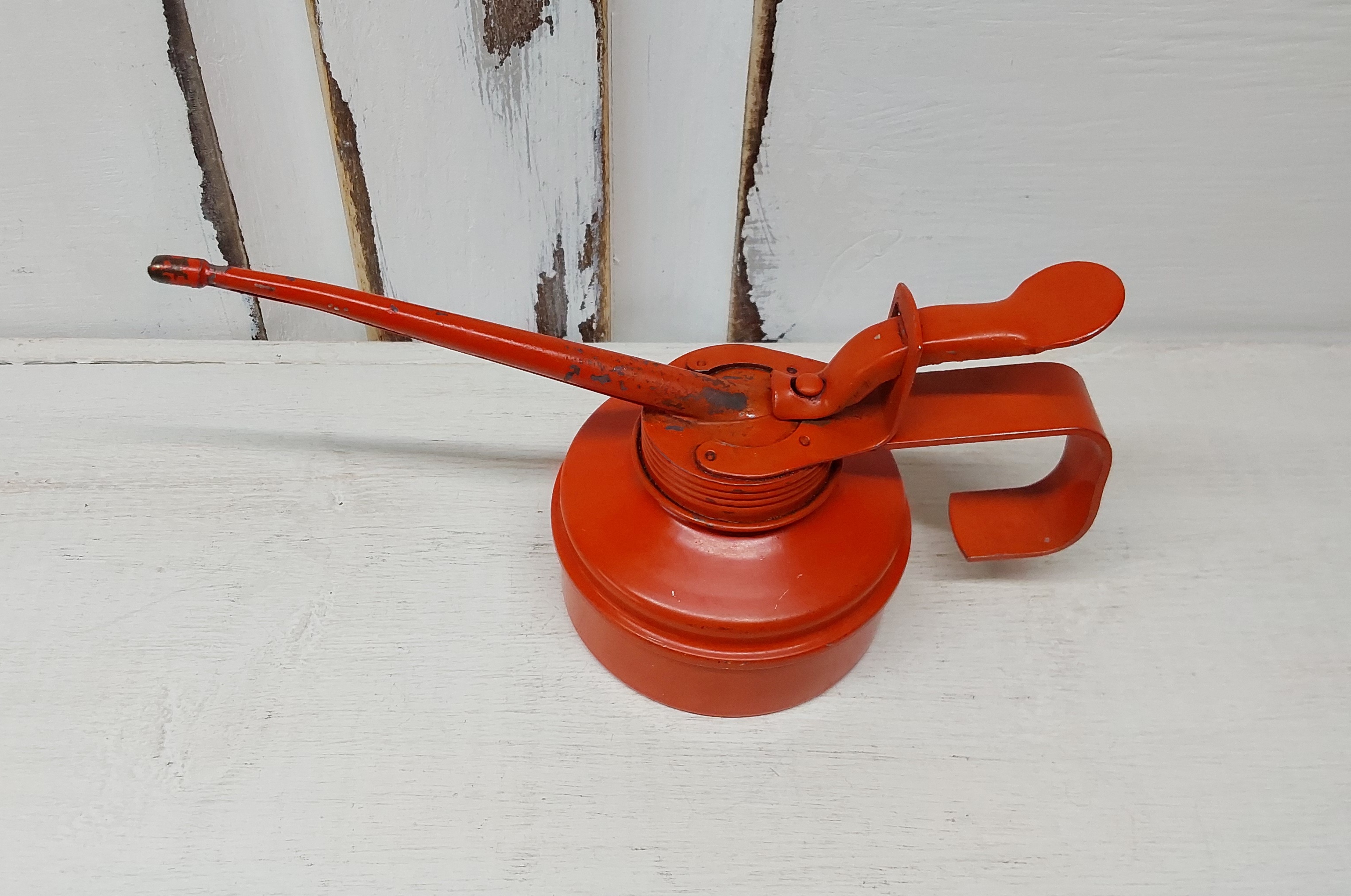Klein oliekannetje, oliespuit