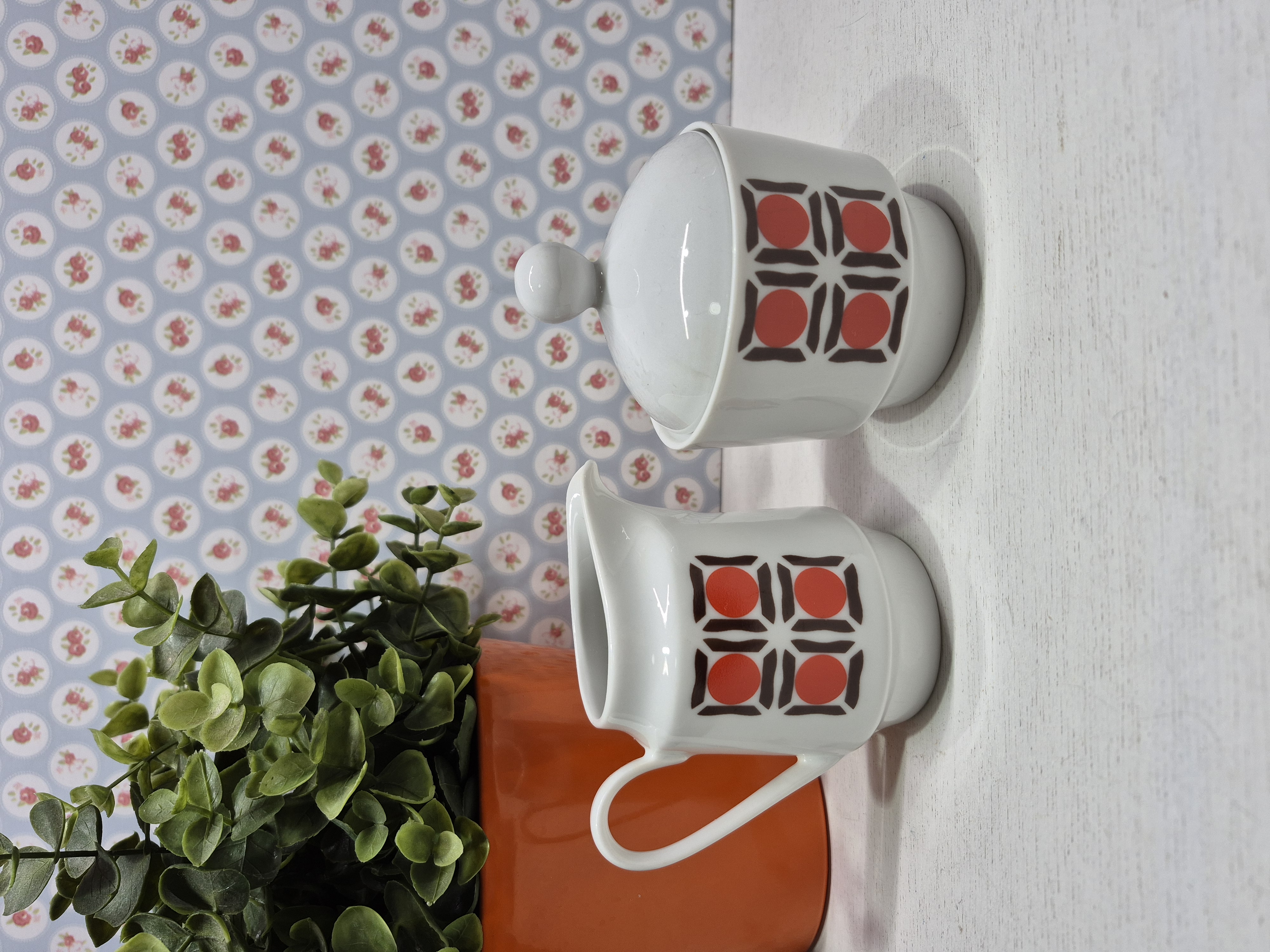 Porseleinen retro roomstelletje