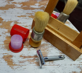 Brocante scheerdoos met inhoud