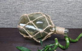Groene fles met jute touw