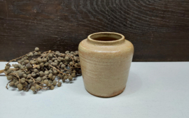 Klein aardewerk vaasje